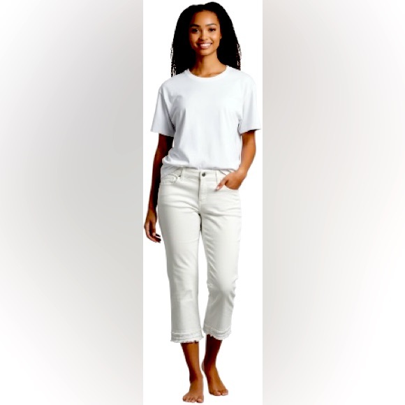 Chico’s White Triple Frayed Hem Pull On Capris - Picture 1 of 8